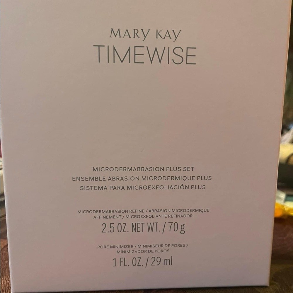 BRAND NEW Microdermabrasion Plus Set from Mary Kay! The price is firm.